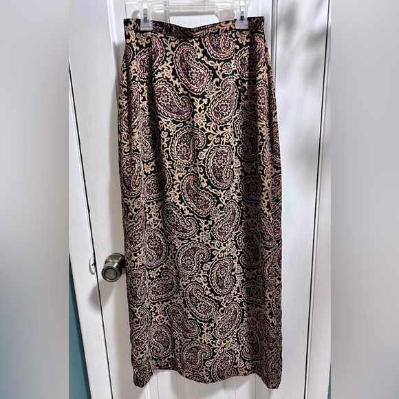 Harold’s long dress skirt - Picture 2 of 8